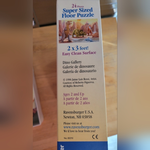 Used Excellent condition Ravensburger Dinosaur scene 24 pieces 2x3' Floor Puzzle - Picture 4 of 4